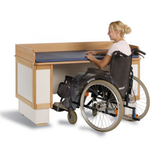 Elektriskt höj och sänkbart skötbord för förälder i rullstol
